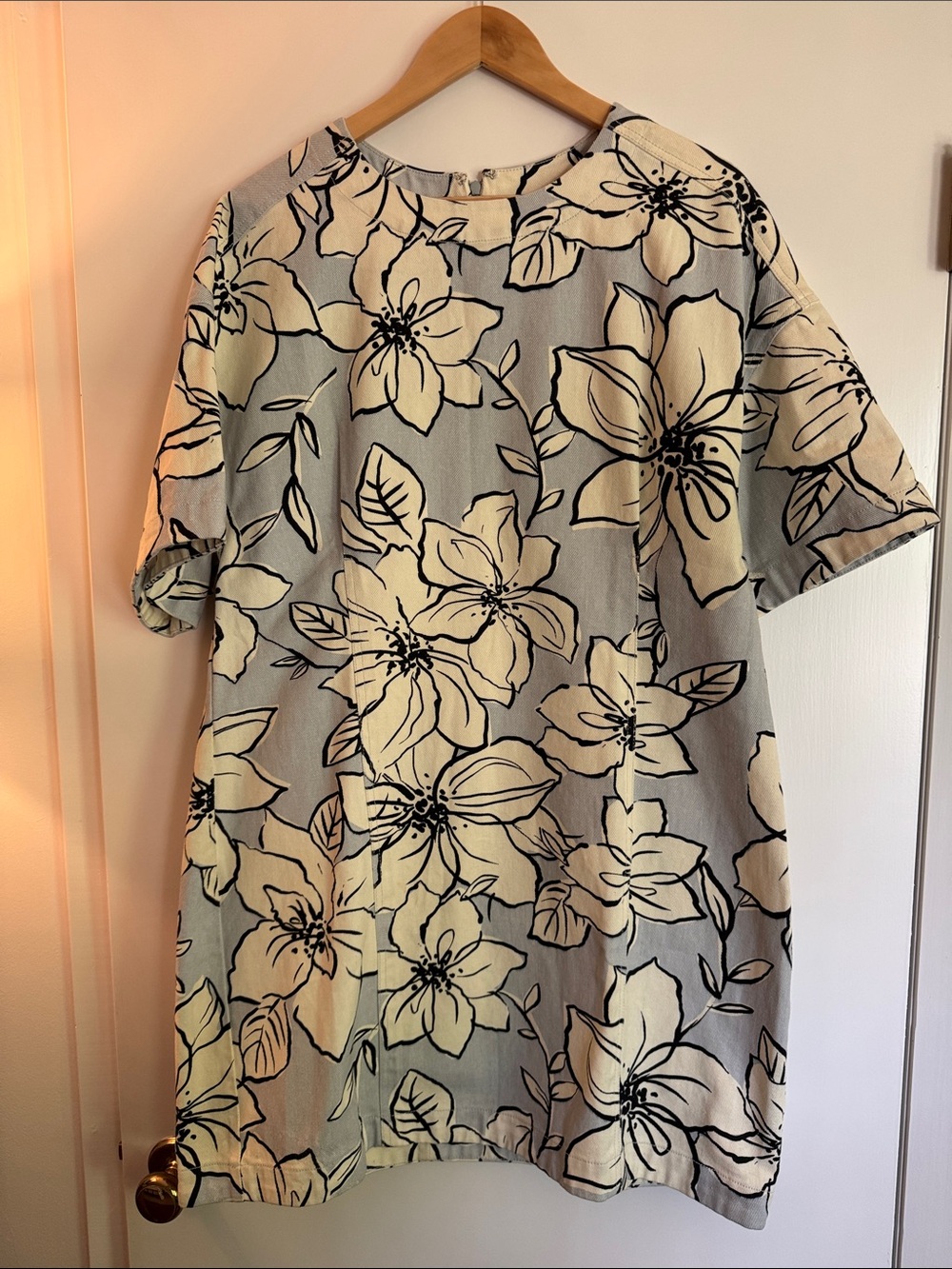 Floral Short Sleeve Mini Dress in Cream and Gray
